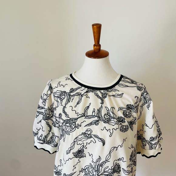 Elegant Black and White Floral Blouse - Picture 2 of 6